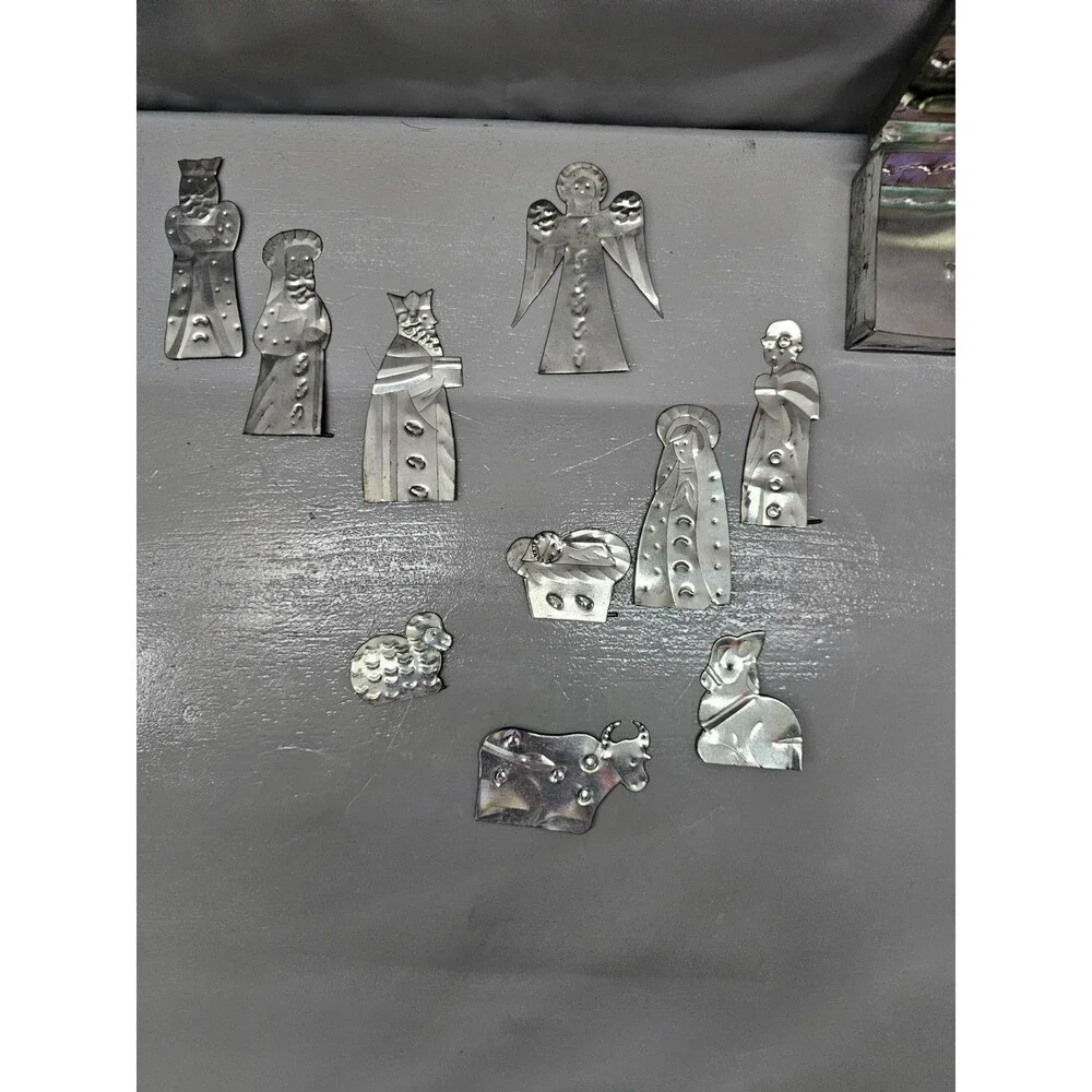 Mexican Hojalata Tin Nativity Set Folk Art 11 Piece With Storage Box